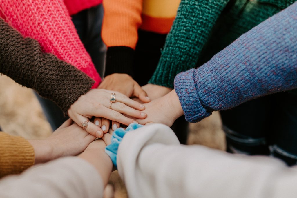 Des mains unis pour être solidaires